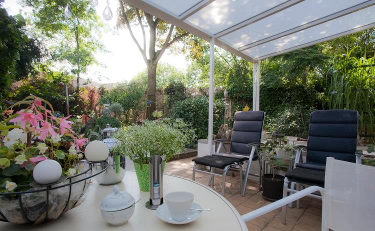 überdachte Terrasse