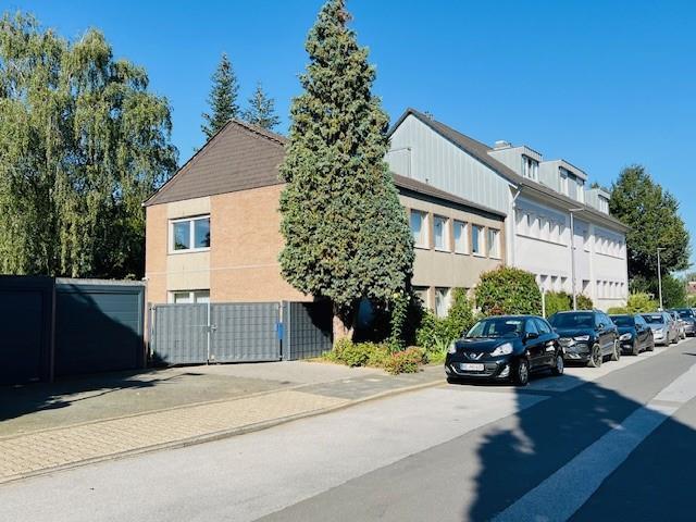 Ansicht mit dem Nebengebäude