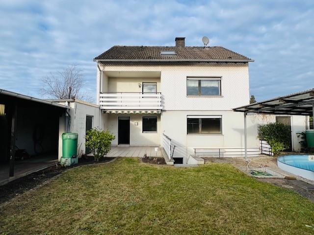 Moers - R E S E R V I E R T - PLATZWUNDER - großzügiges Zweifamilienhaus mit Süd-Grundstück