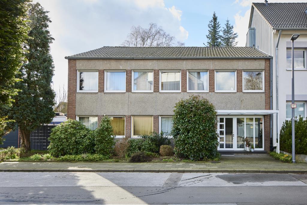 Krefeld - Wohnhaus mit großem Entwicklungspotenzial